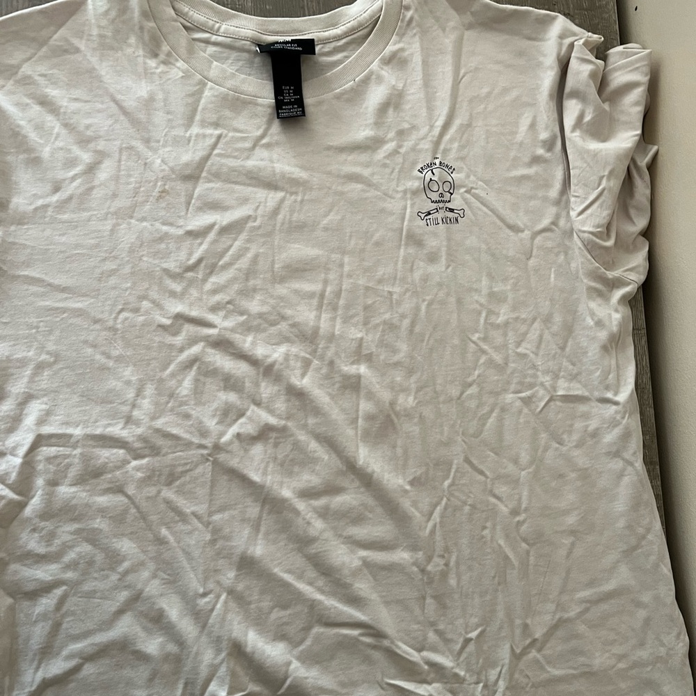 Skull and bones tee